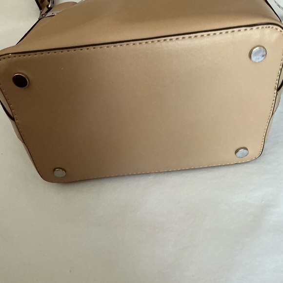 Zara Faux Leather Bucket Crossbody Cream/Beige Elegant Tan Bucket Bag - Picture 8 of 12